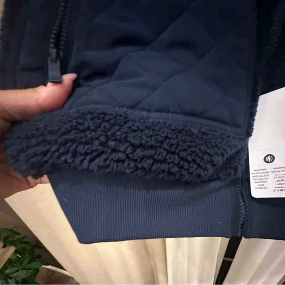 ALO Yoga NWT Women's Edge BomberJacket in Navy - Picture 10 of 13